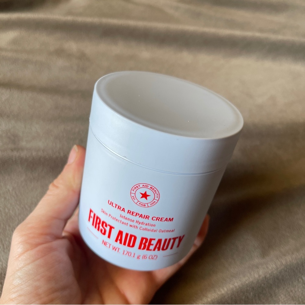 *NWT* First Aid Beauty Ultra Repair Cream 6 oz - Picture 5 of 6